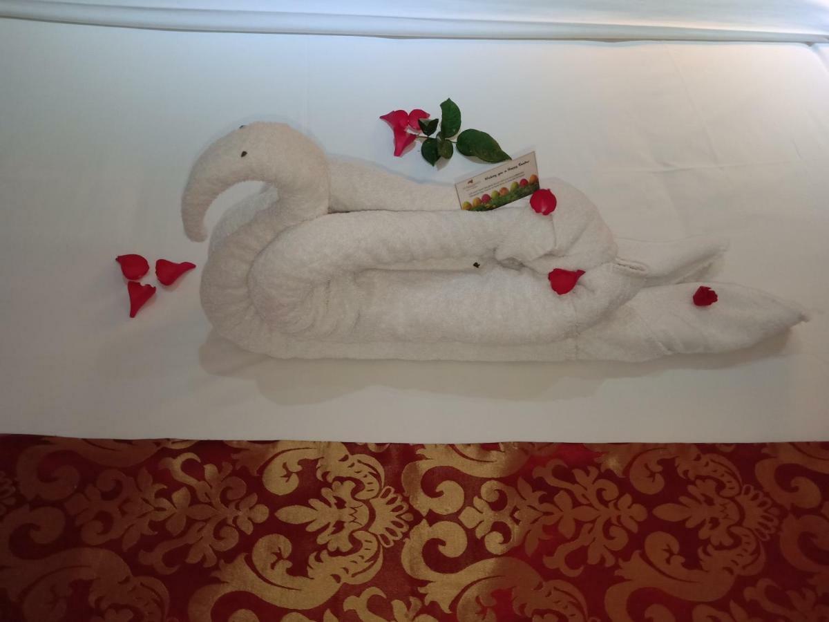 Falcon Heights Hotel ナニュキ エクステリア 写真